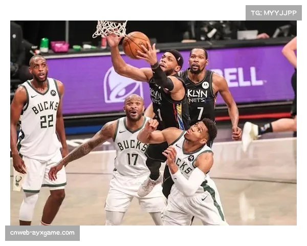 战术板复盘：雄鹿队如何通过调整大洛佩斯的防守位置来应对挡拆战术